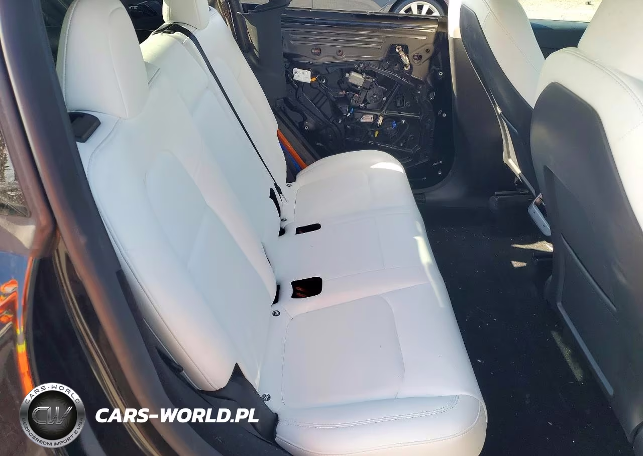 2023 Tesla Model Y VIN:7SAYGDEE0PF910420 - 10