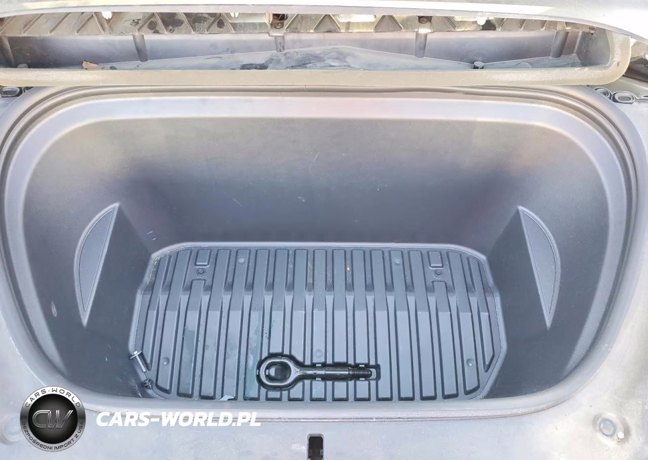 2023 Tesla Model Y VIN:7SAYGDEE0PF910420 - 11