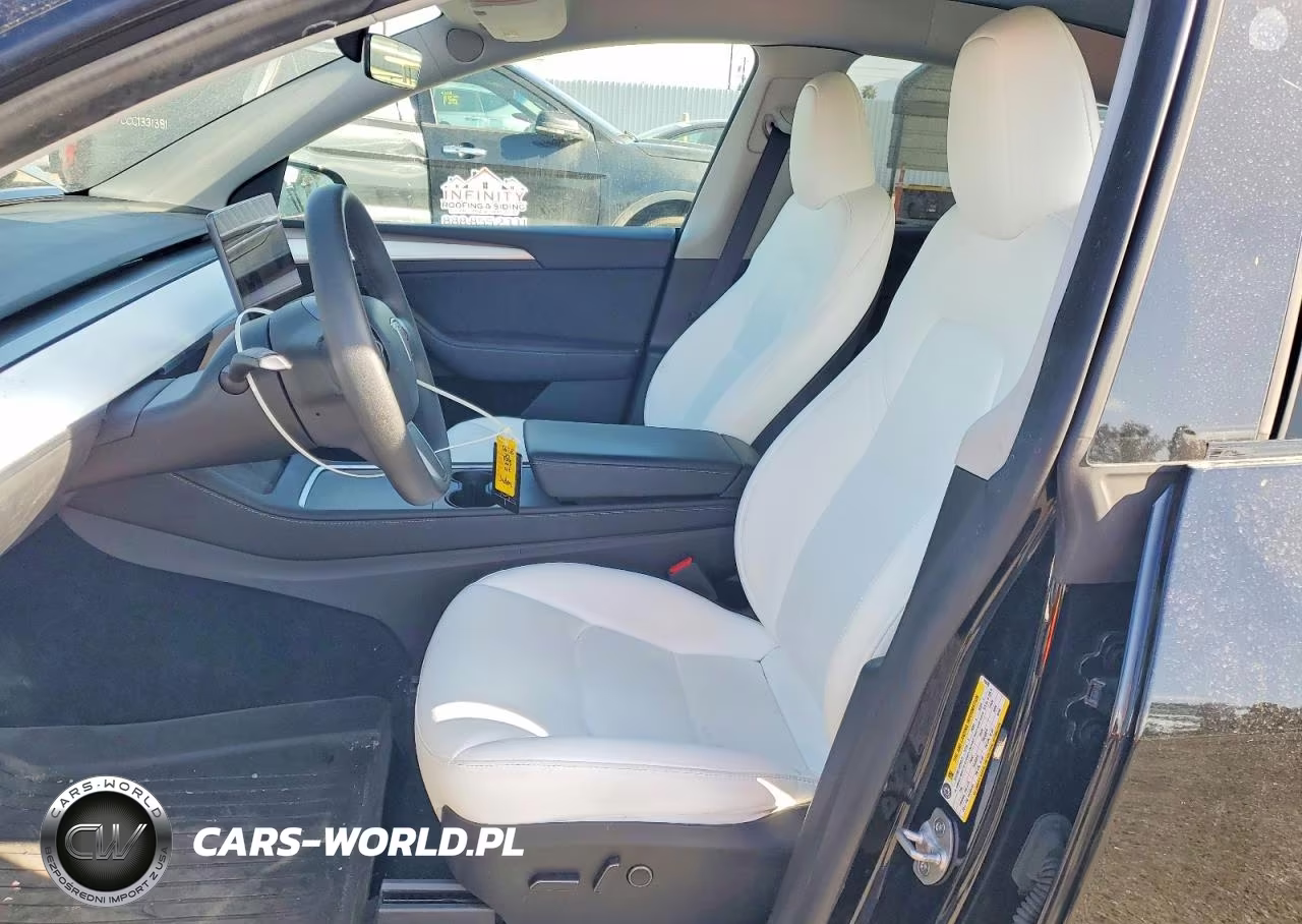 2023 Tesla Model Y VIN:7SAYGDEE0PF910420 - 7