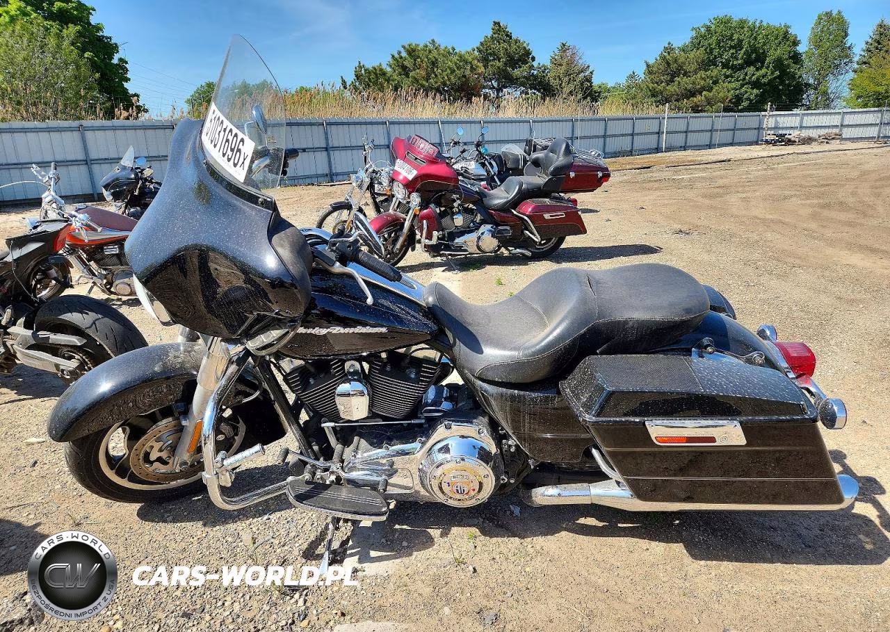 2011 Harley-Davidson Flhx VIN:1HD1KBM10BB675561 - 3