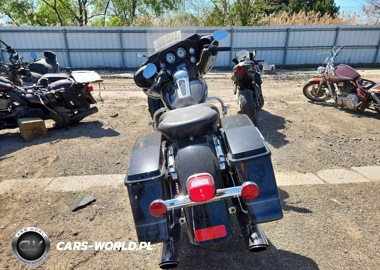 2011 Harley-Davidson Flhx VIN:1HD1KBM10BB675561 - 4