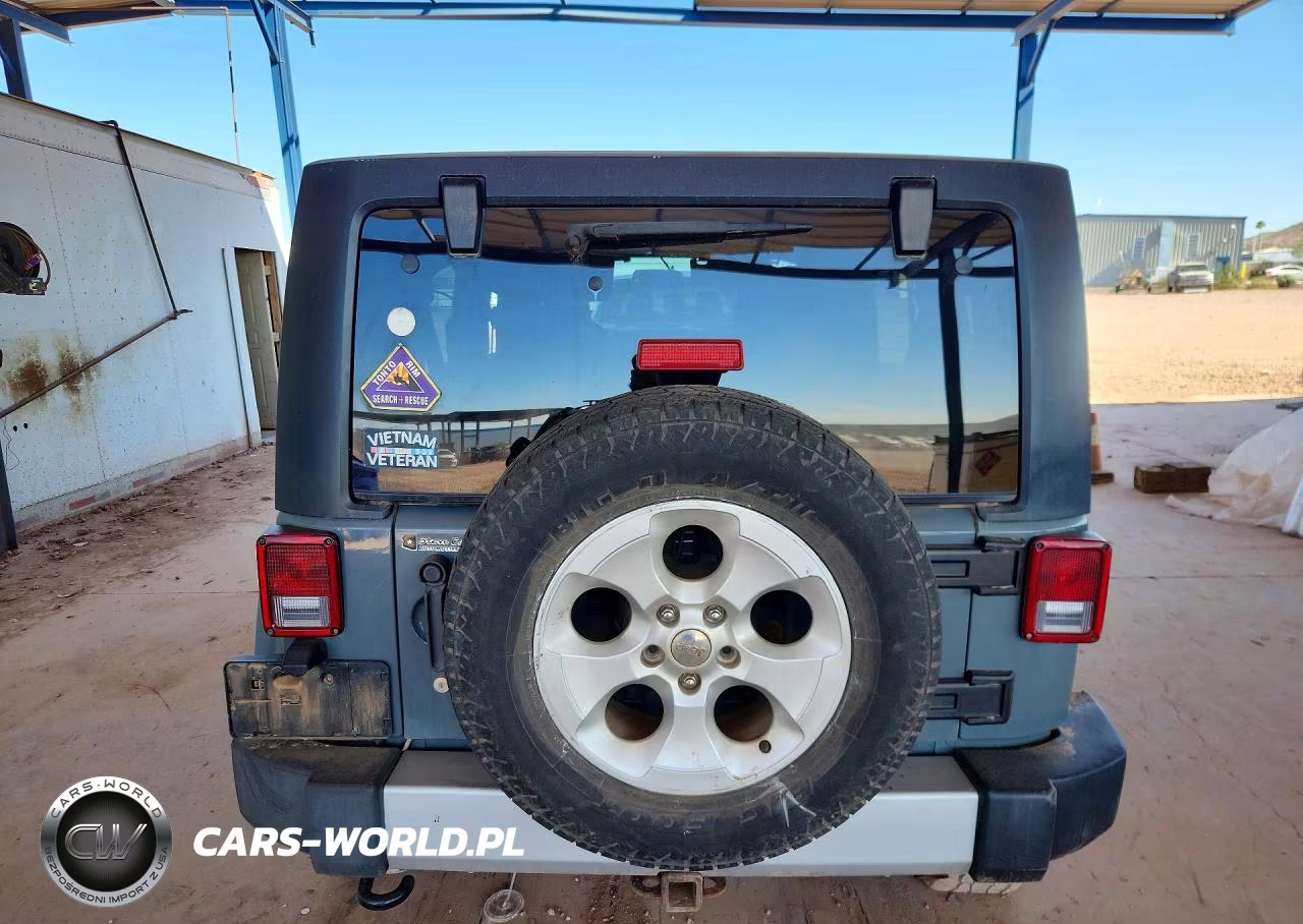 2014 Jeep Wrangler Unlimited Sahara VIN:1C4BJWEGXEL172606 - 6