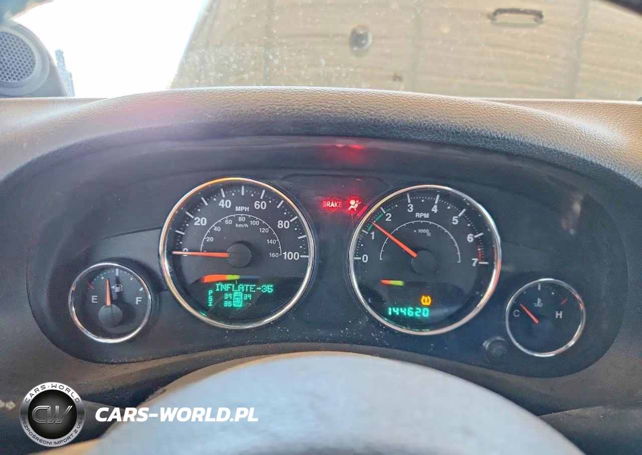 2014 Jeep Wrangler Unlimited Sahara VIN:1C4BJWEGXEL172606 - 9