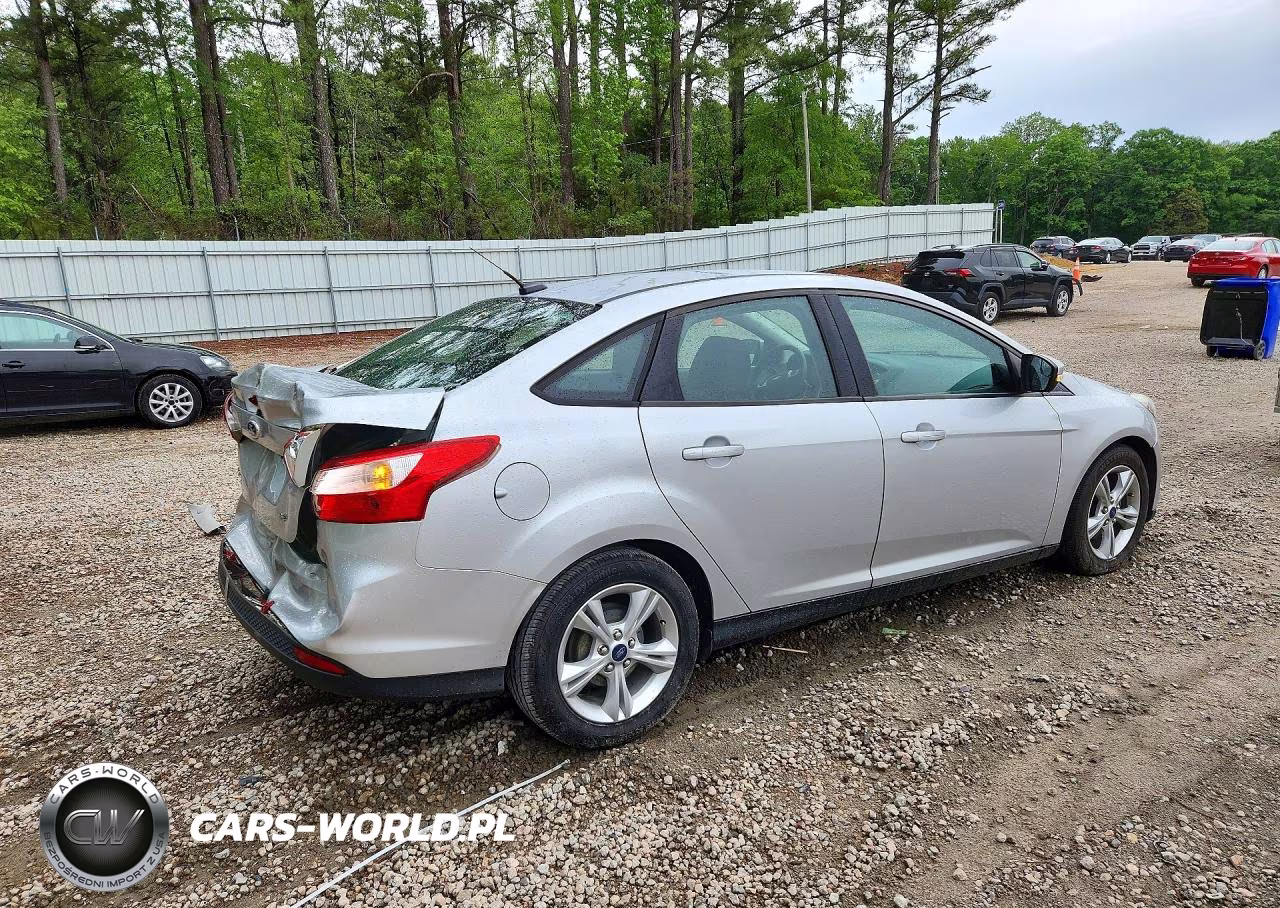 2014 Ford Focus Se VIN:1FADP3F24EL313622 - 3