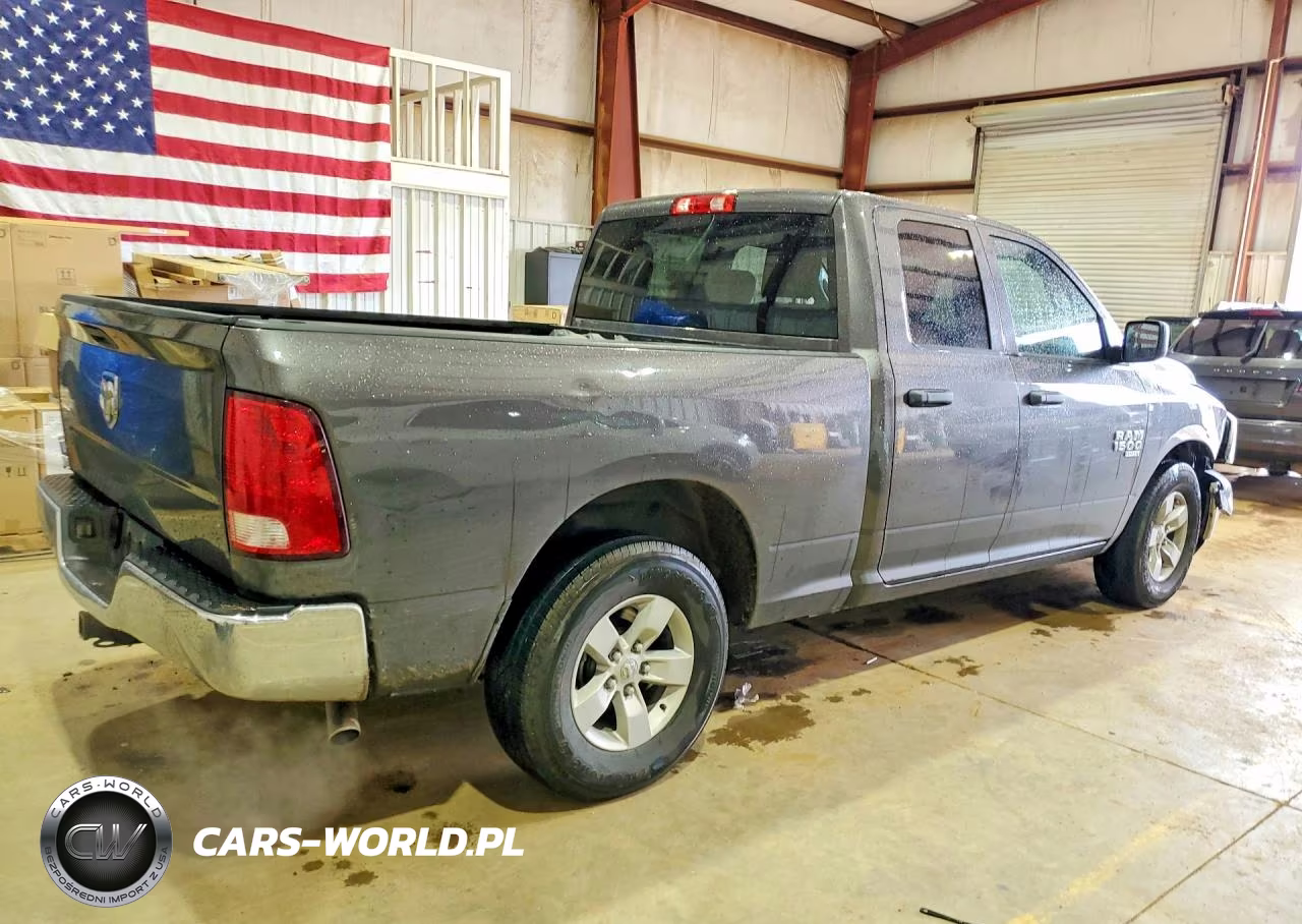 2019 Ram 1500 Classic Tradesman VIN:1C6RR6FG8KS530302 - 3