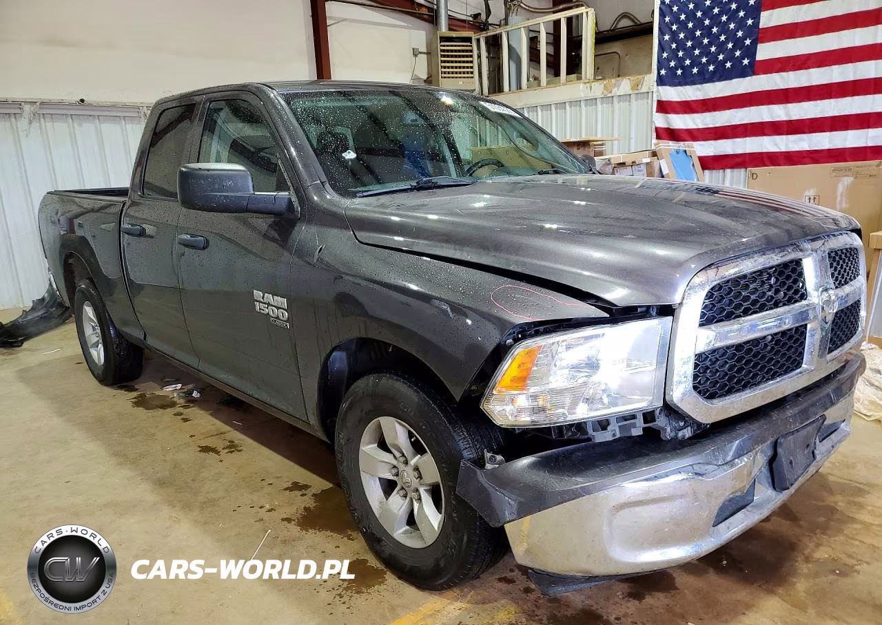 2019 Ram 1500 Classic Tradesman VIN:1C6RR6FG8KS530302 - 4