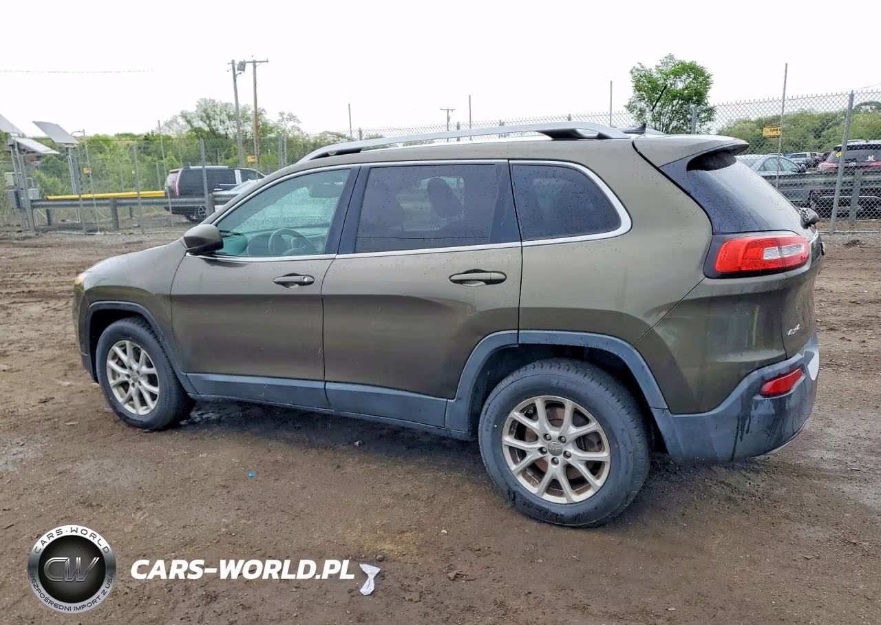 2015 Jeep Cherokee Latitude VIN:1C4PJMCS2FW528225 - 2