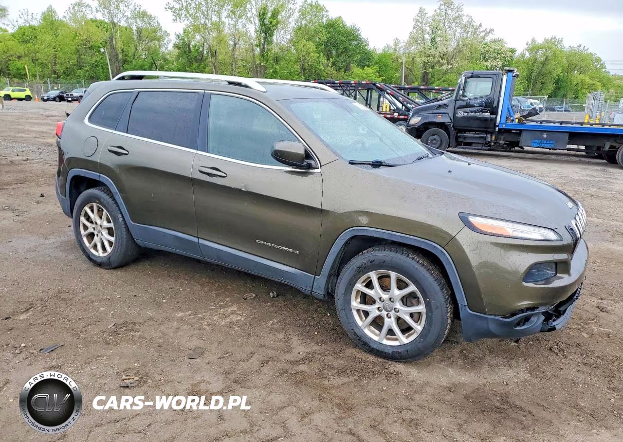 2015 Jeep Cherokee Latitude VIN:1C4PJMCS2FW528225 - 4