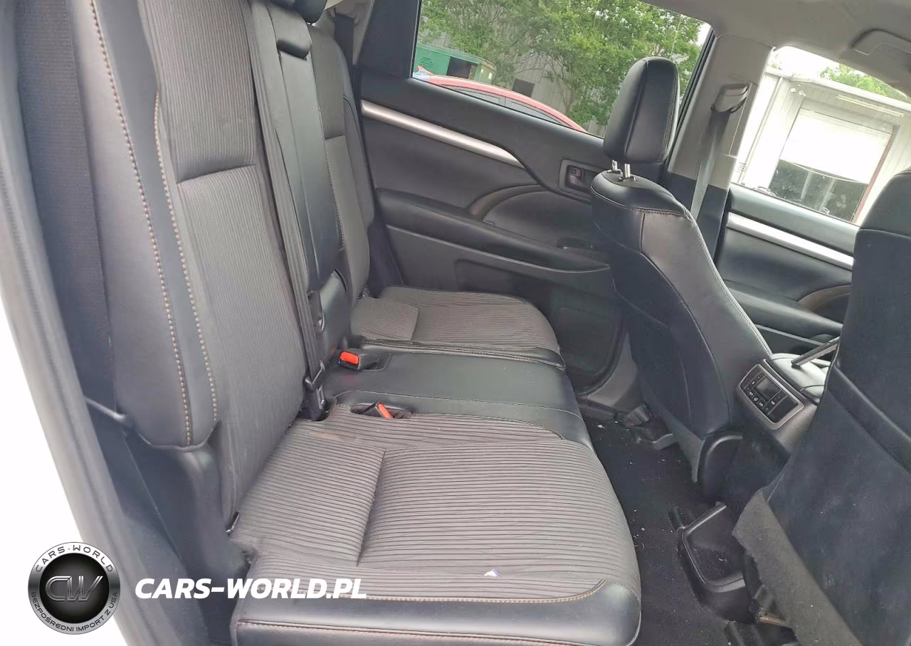 2019 Toyota Highlander Le Plus VIN:5TDZZRFH2KS305532 - 10