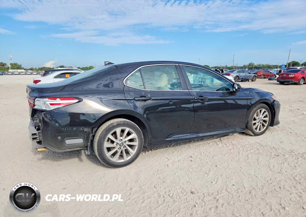 2021 Toyota Camry Le VIN:4T1C11AK1MU497599 - 3