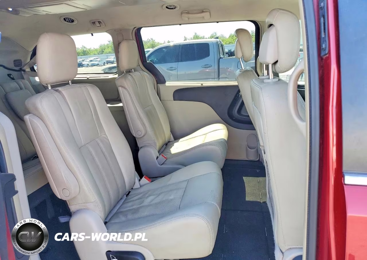 2015 Chrysler Town & Country Touring VIN:2C4RC1BG2FR626999 - 11