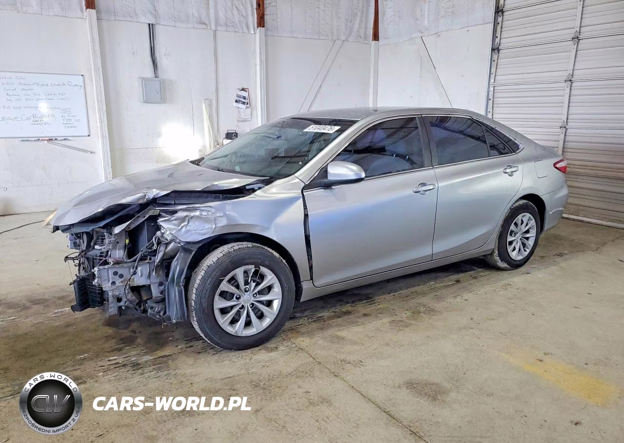 2015 Toyota Camry Le – zdjęcie 1 z 12