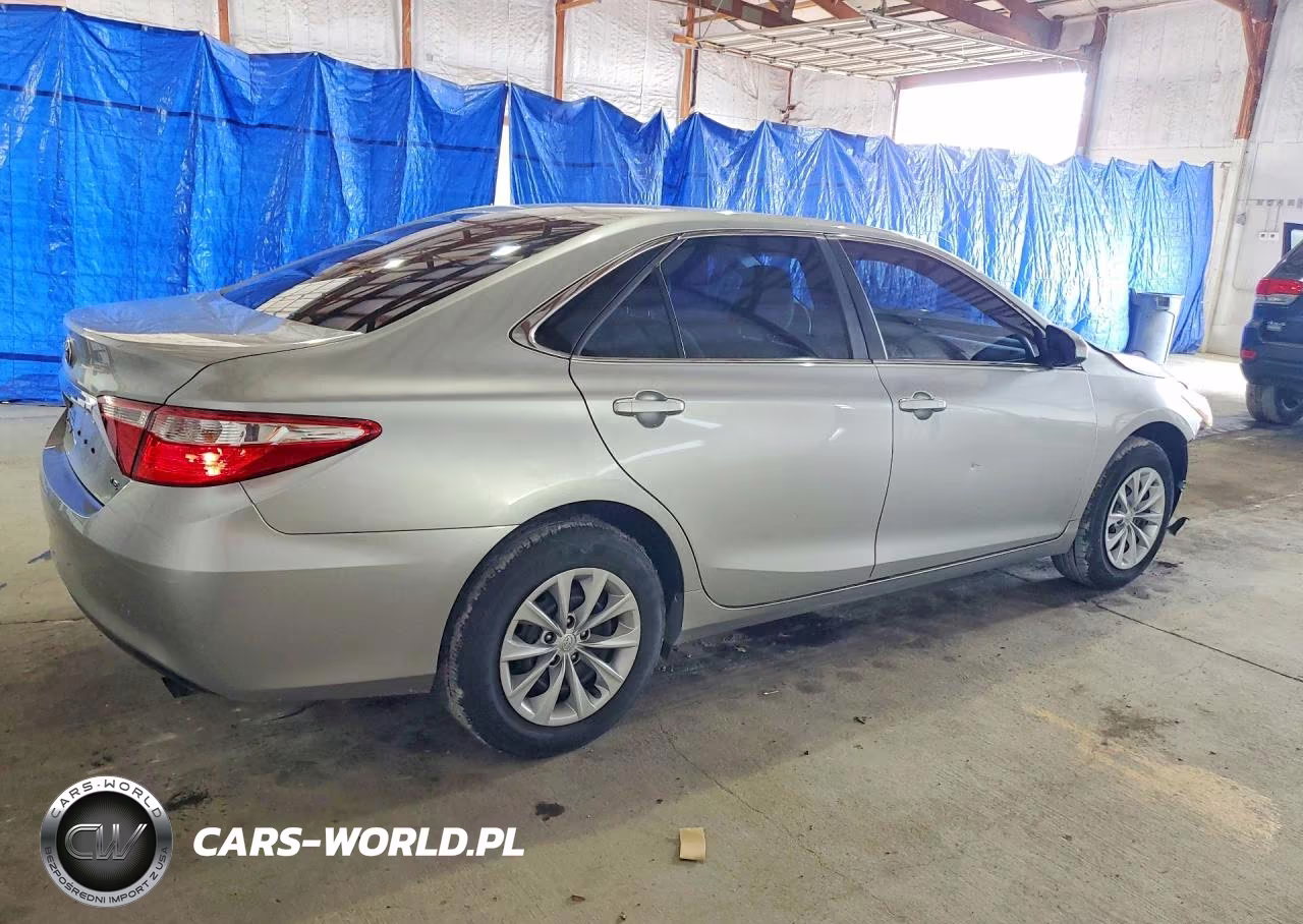 2015 Toyota Camry Le VIN:4T4BF1FK5FR457749 - 3