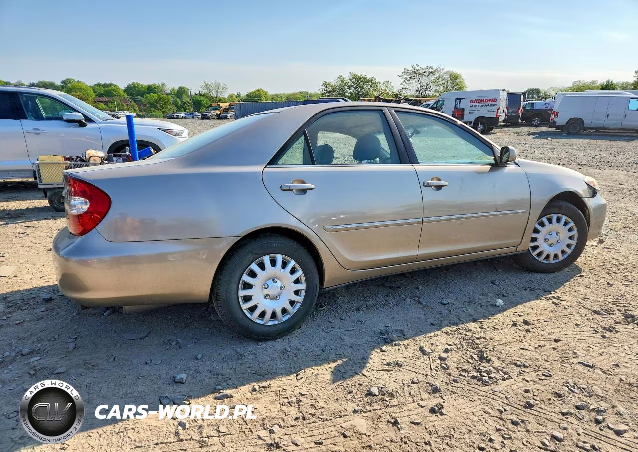 2002 Toyota Camry Xle VIN:4T1BE30K42U104687 - 3