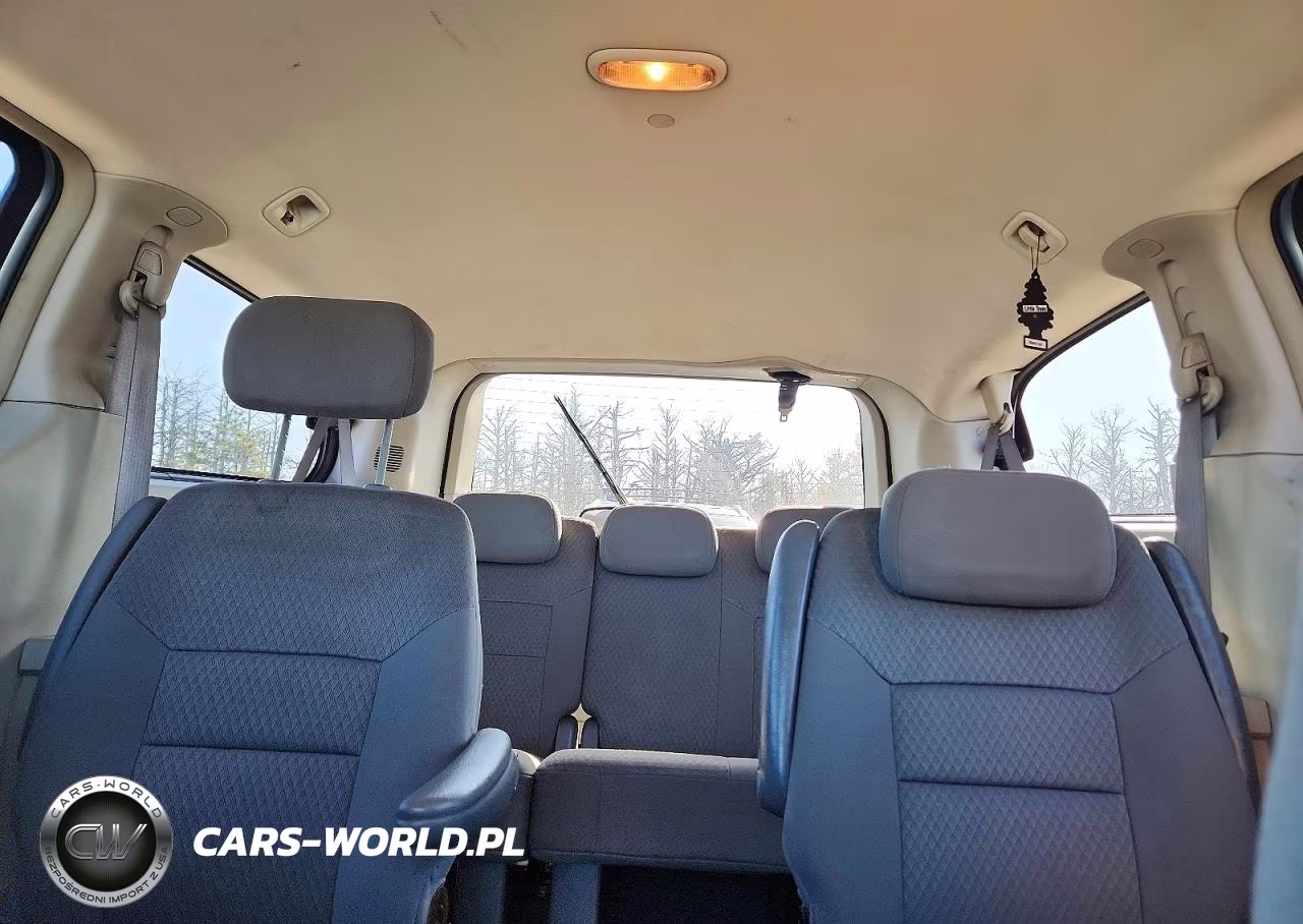 2008 Chrysler Town & Country Lx VIN:2A8HR44H48R128168 - 10