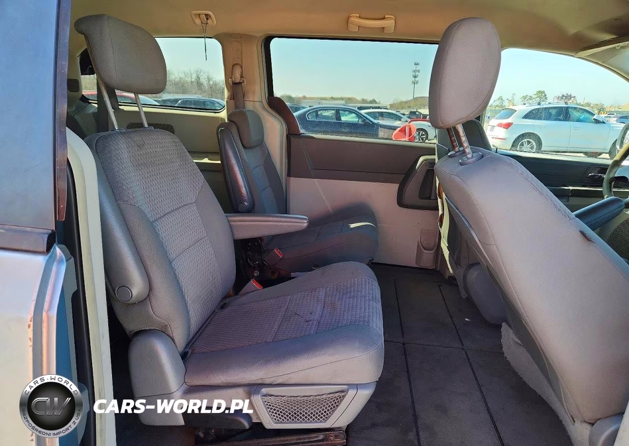 2008 Chrysler Town & Country Lx VIN:2A8HR44H48R128168 - 11