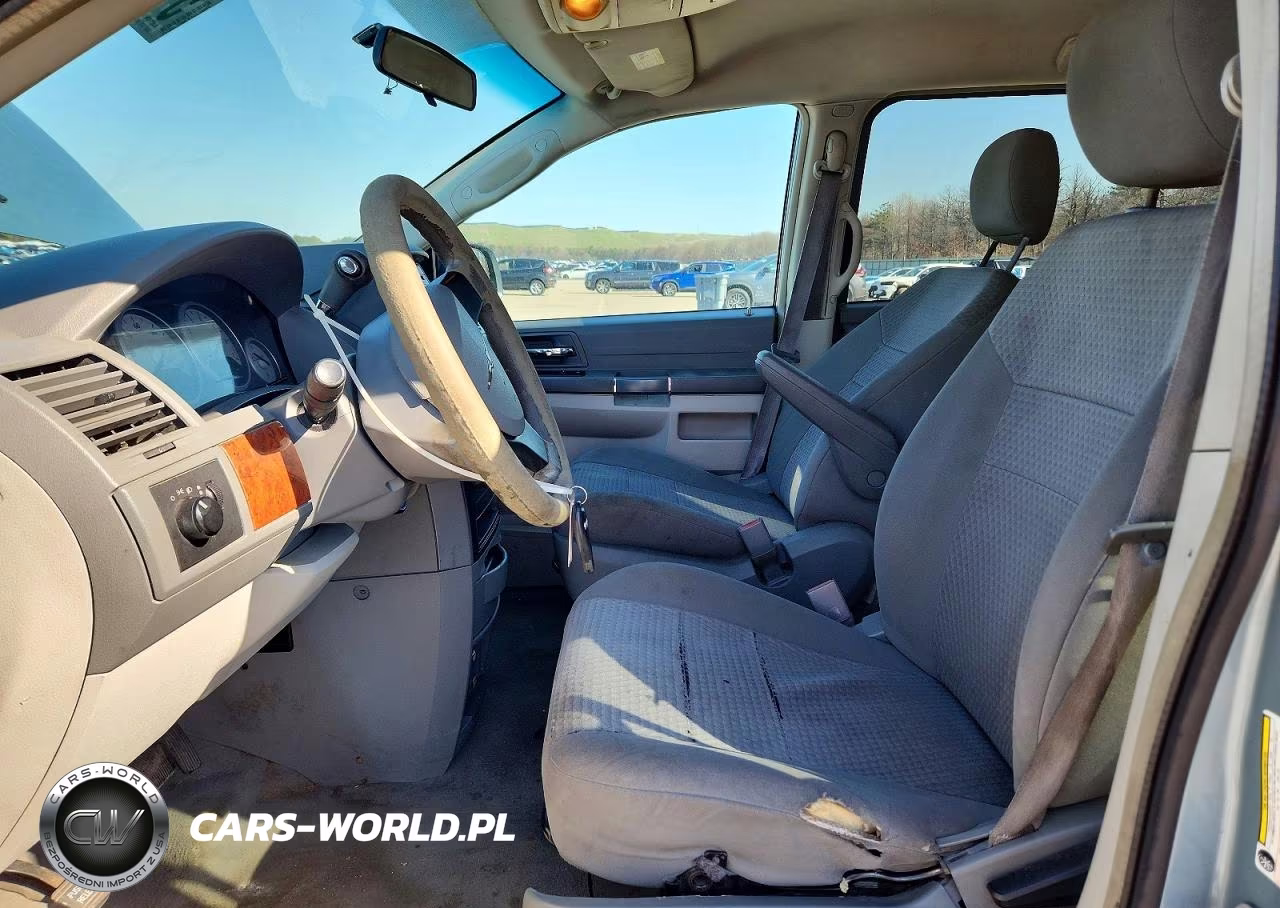 2008 Chrysler Town & Country Lx VIN:2A8HR44H48R128168 - 7