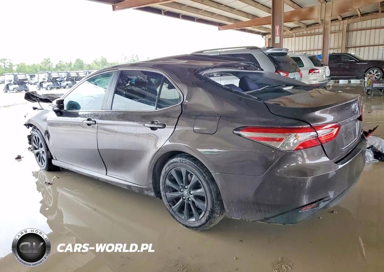 2018 Toyota Camry Le VIN:4T1B11HK0JU010700 - 2