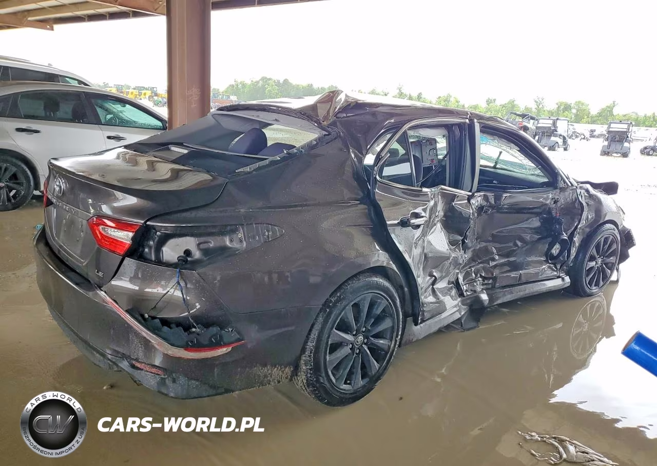 2018 Toyota Camry Le VIN:4T1B11HK0JU010700 - 3