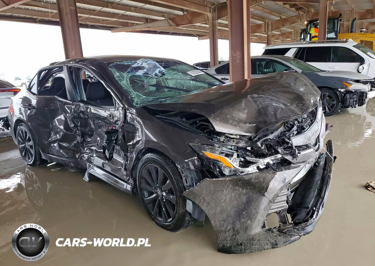 2018 Toyota Camry Le VIN:4T1B11HK0JU010700 - 4