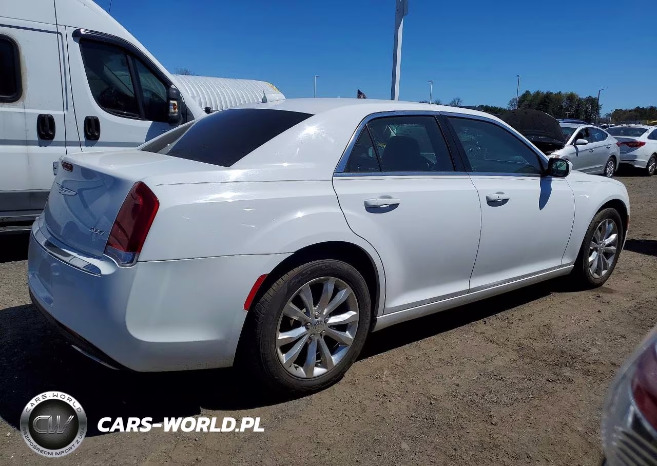 2017 Chrysler 300 Limited VIN:2C3CCARG9HH637409 - 3