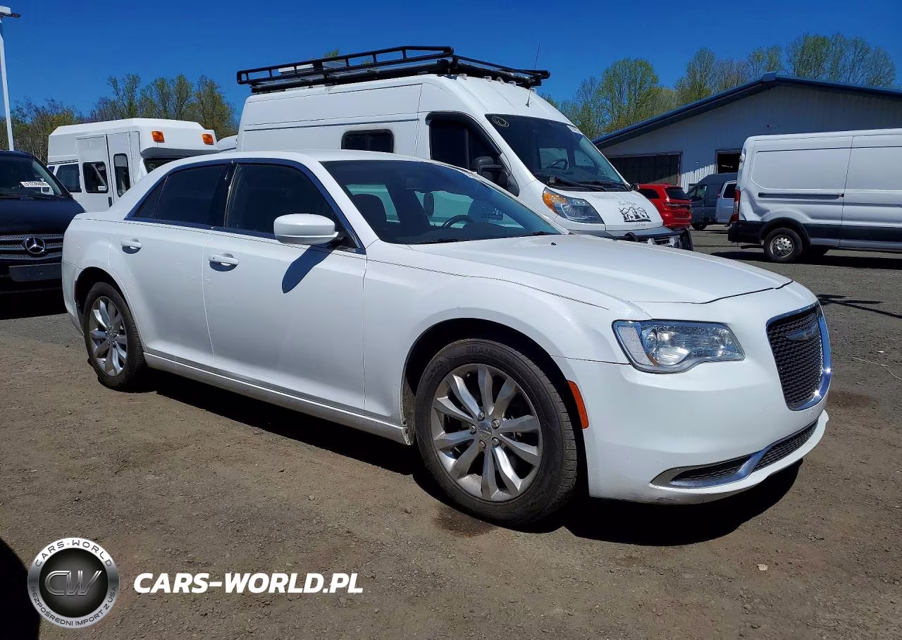 2017 Chrysler 300 Limited VIN:2C3CCARG9HH637409 - 4