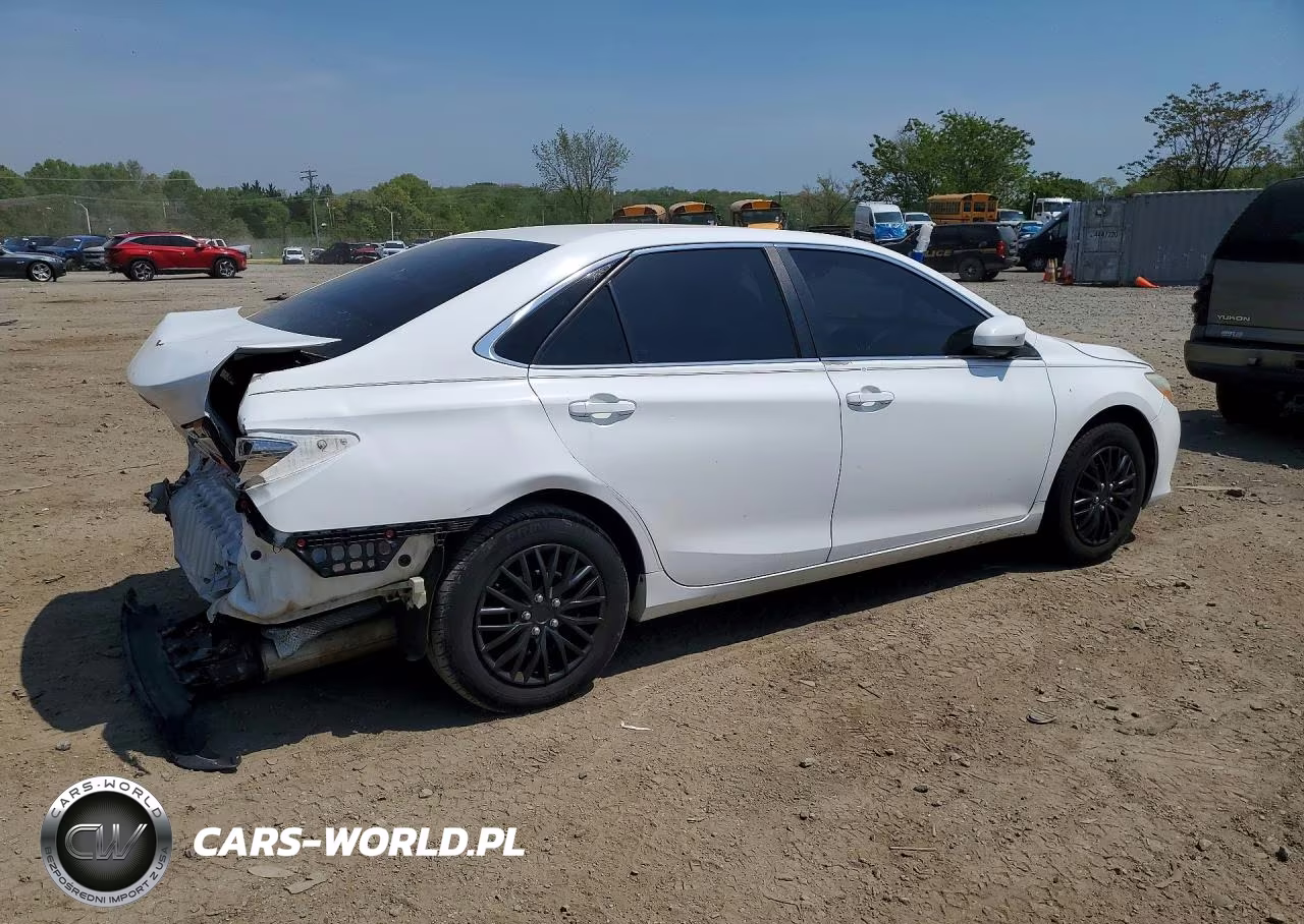 2016 Toyota Camry Le VIN:4T4BF1FK0GR524646 - 3