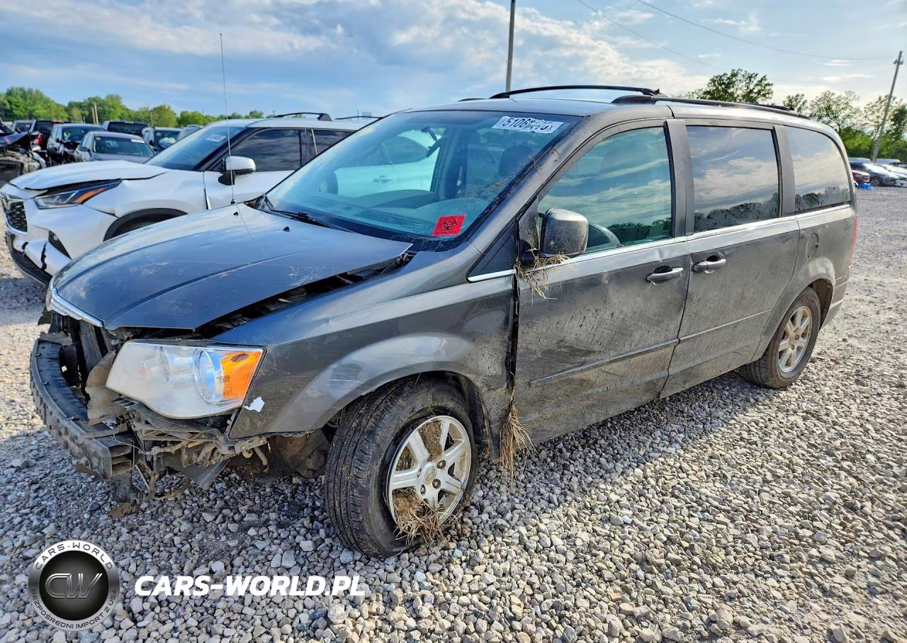 2010 Chrysler Town & Country Lx