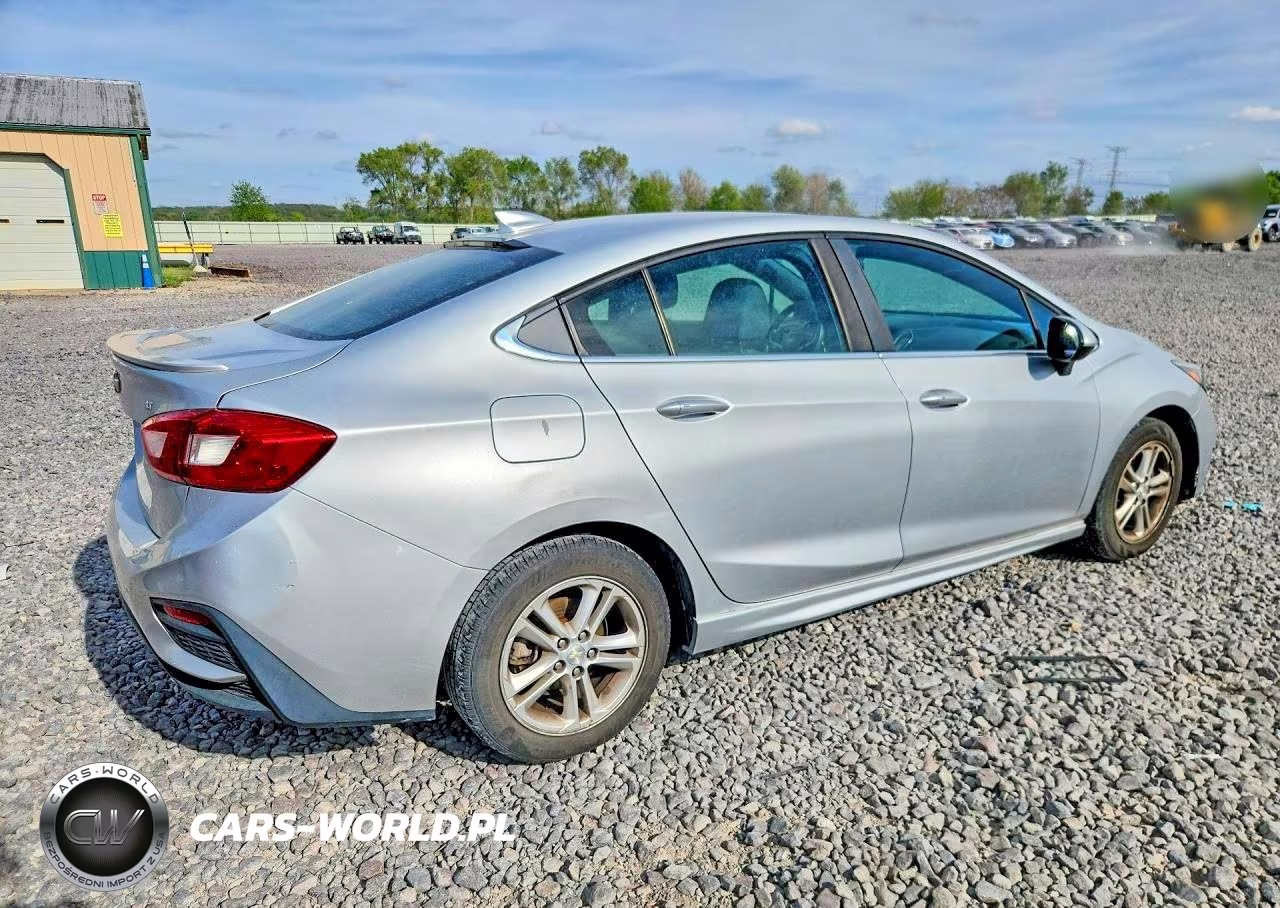 2018 Chevrolet Cruze Lt VIN:1G1BE5SMXJ7235742 - 3