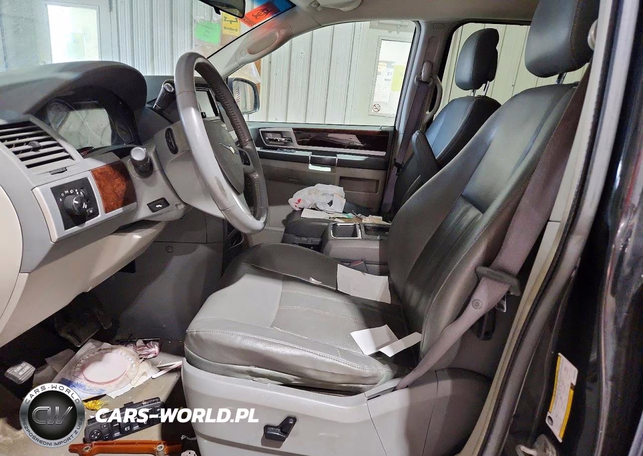 2010 Chrysler Town & Country Touring VIN:2A4RR5D18AR293256 - 7