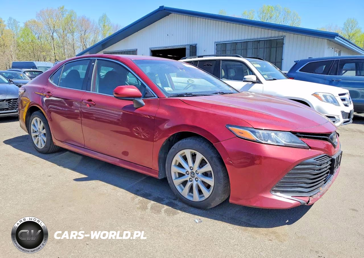2020 Toyota Camry Le VIN:4T1C11AK6LU898631 - 4