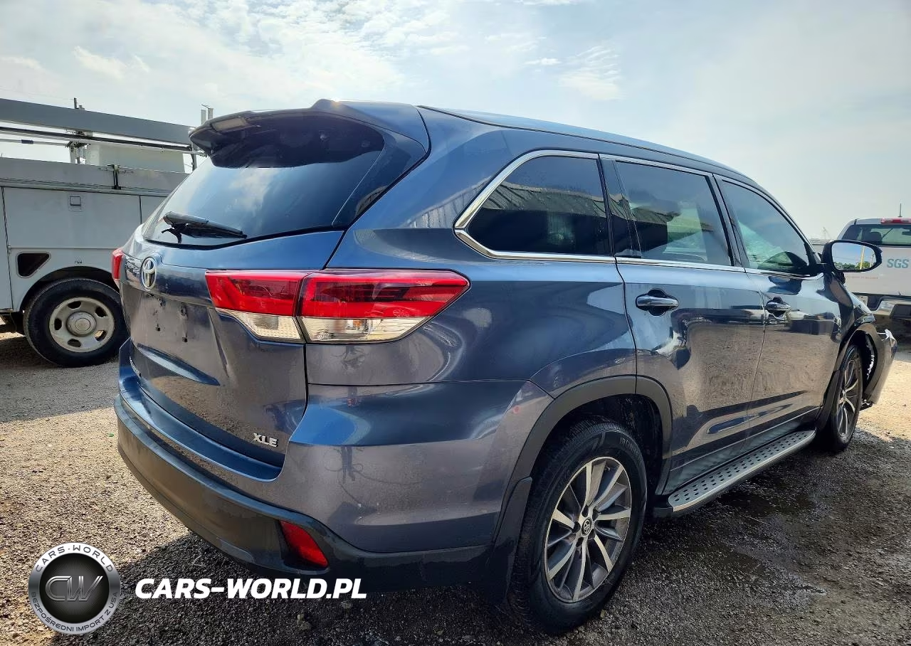 2019 Toyota Highlander Xle VIN:5TDKZRFH0KS307653 - 3