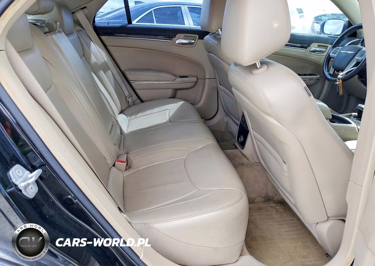 2014 Chrysler 300 VIN:2C3CCAAG4EH161691 - 10