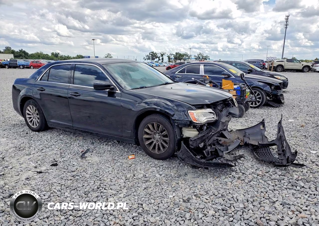 2014 Chrysler 300 VIN:2C3CCAAG4EH161691 - 4