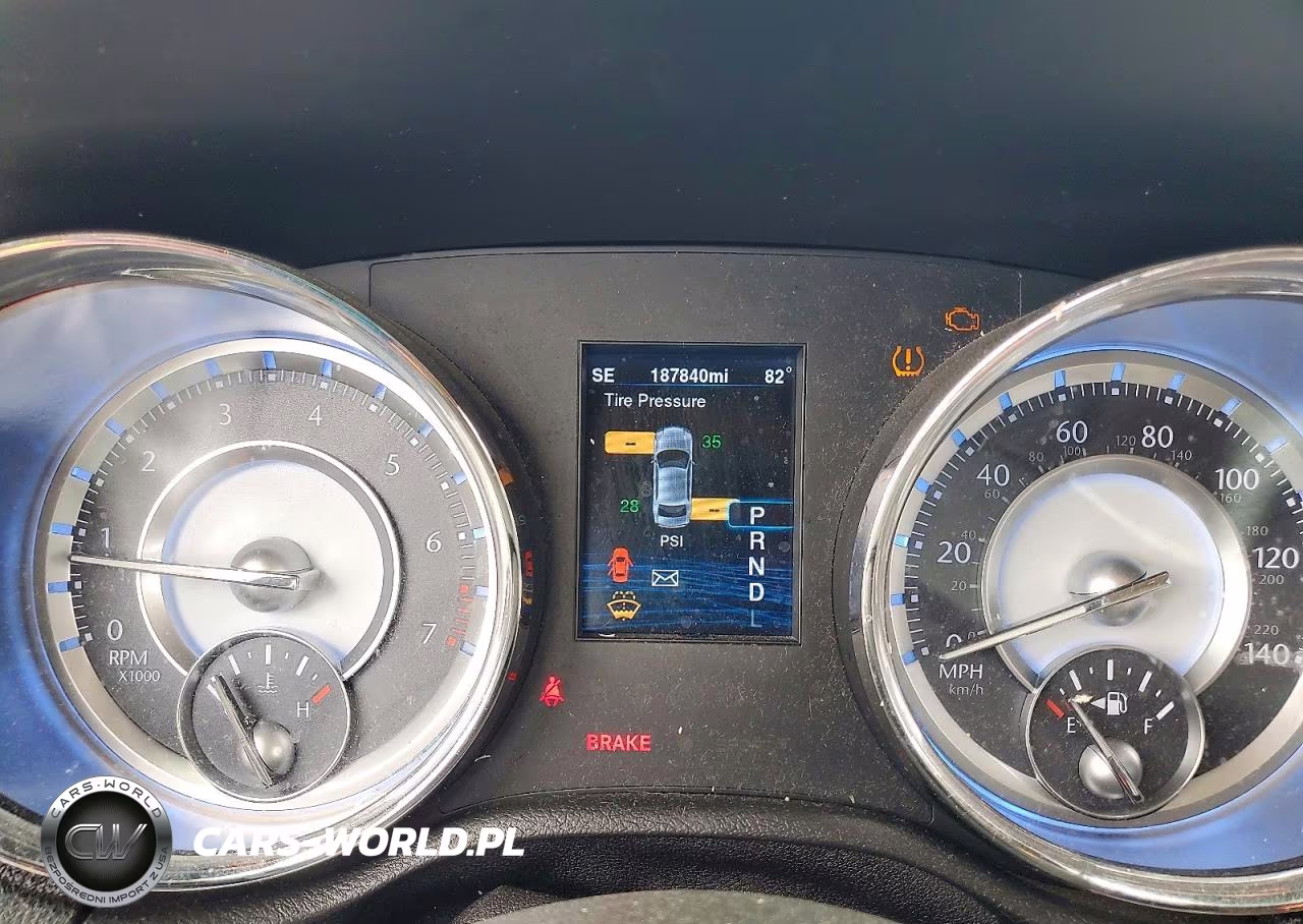 2014 Chrysler 300 VIN:2C3CCAAG4EH161691 - 9