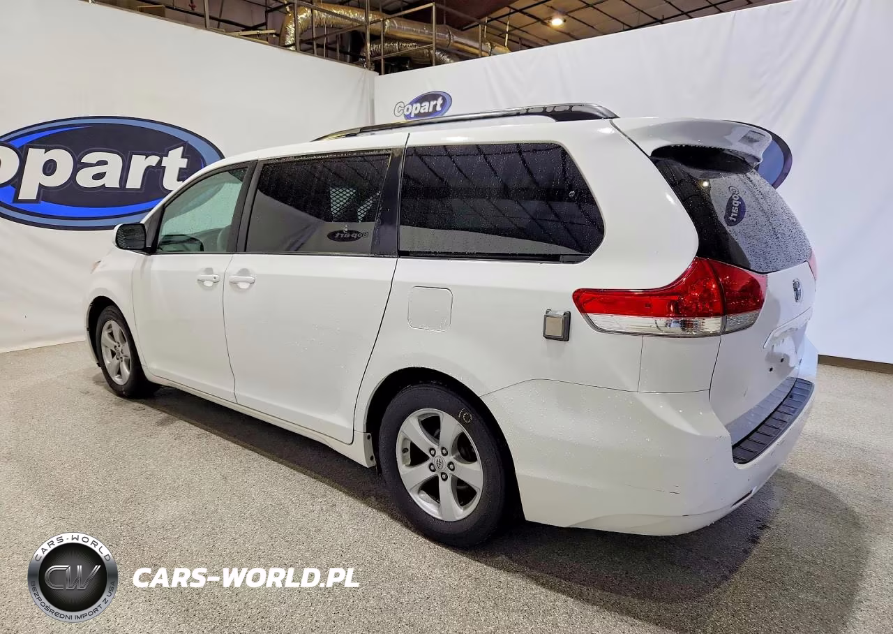 2012 Toyota Sienna Le VIN:5TDKK3DC4CS246107 - 2