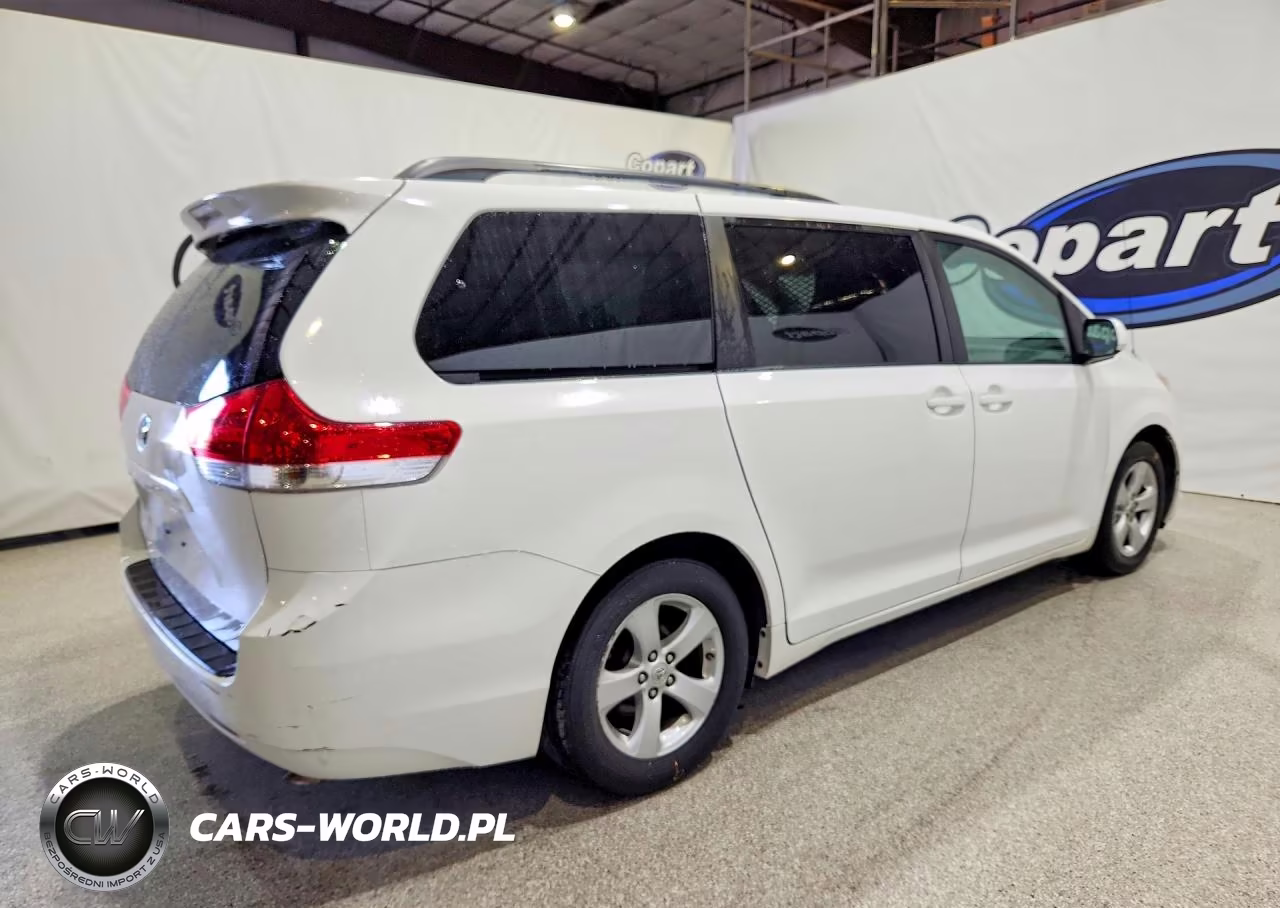 2012 Toyota Sienna Le VIN:5TDKK3DC4CS246107 - 3