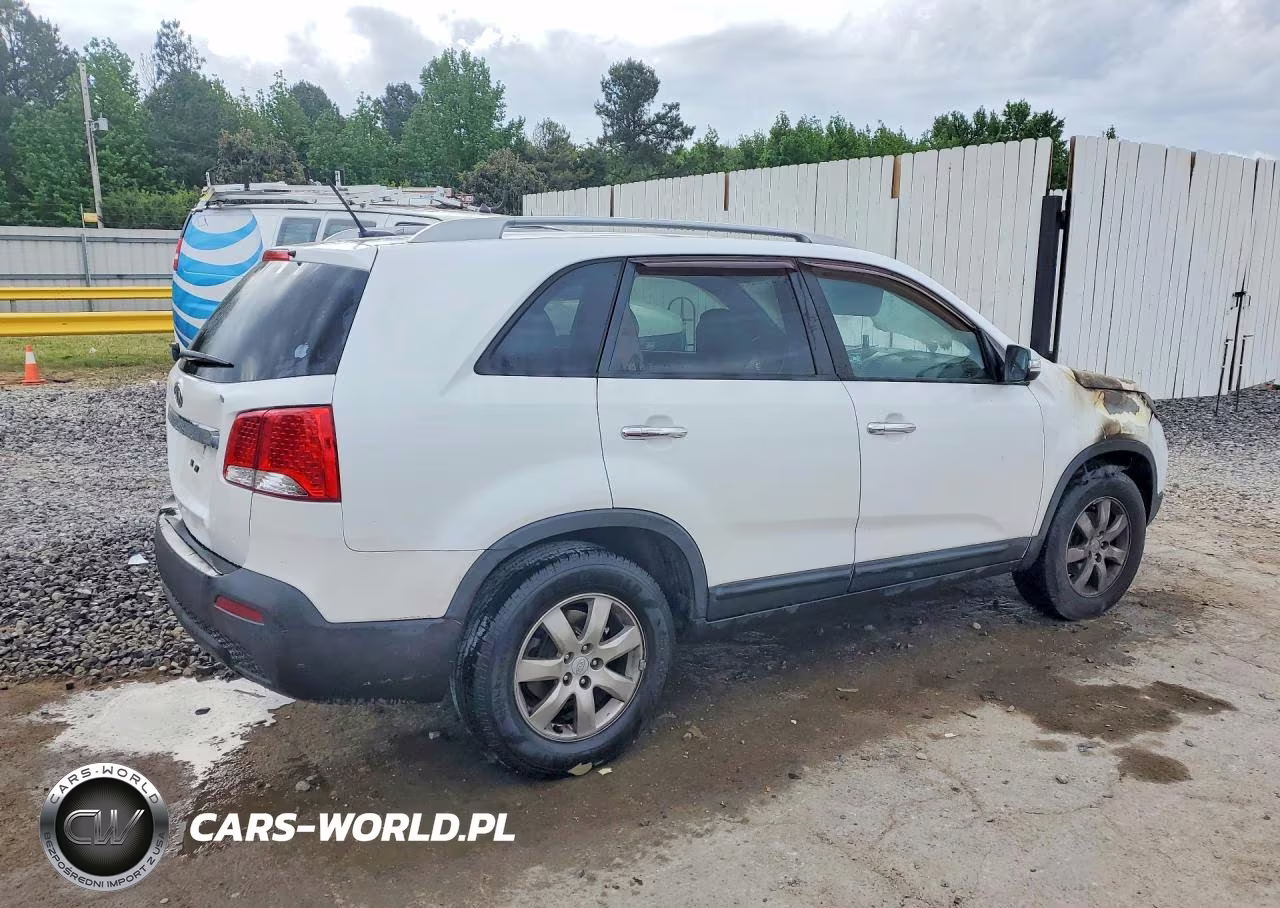 2011 Kia Sorento Lx VIN:5XYKT3A11BG164203 - 3