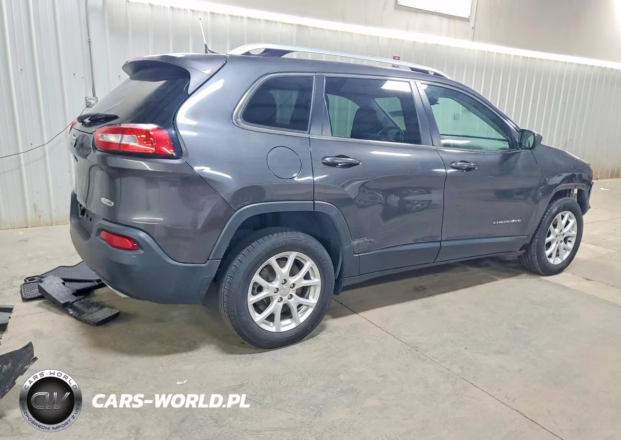 2017 Jeep Cherokee Latitude VIN:1C4PJLCSXHW597757 - 3