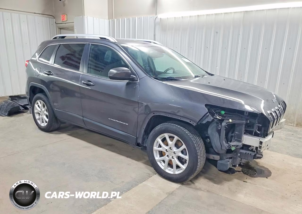 2017 Jeep Cherokee Latitude VIN:1C4PJLCSXHW597757 - 4