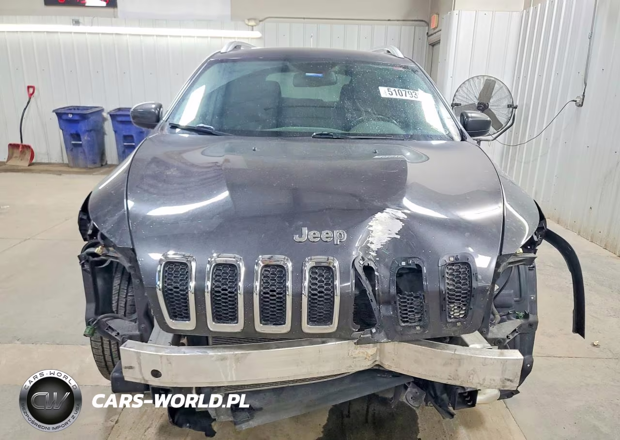2017 Jeep Cherokee Latitude VIN:1C4PJLCSXHW597757 - 5