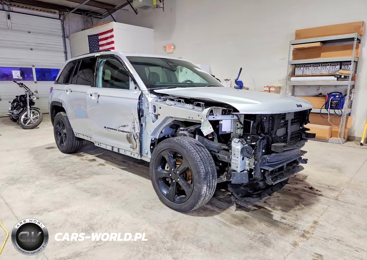2023 Jeep Grand Cherokee Laredo VIN:1C4RJHAG7P8765670 - 4