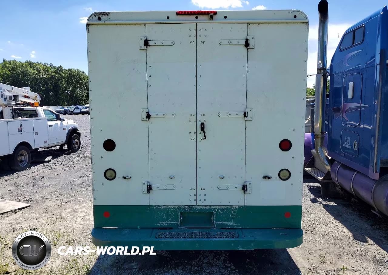 2011 Workhorse W62 Delivery Truck VIN:5B4LFG2E8B3447938 - 6
