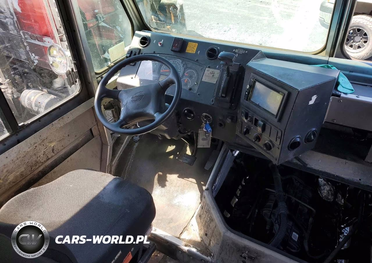2011 Workhorse W62 Delivery Truck VIN:5B4LFG2E8B3447938 - 8