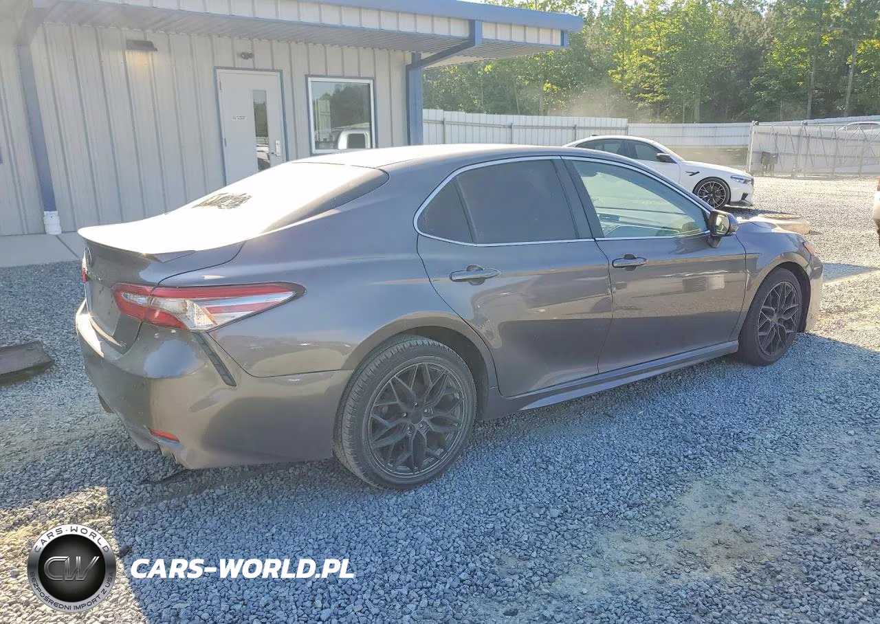 2018 Toyota Camry Se VIN:4T1B11HK4JU518913 - 3