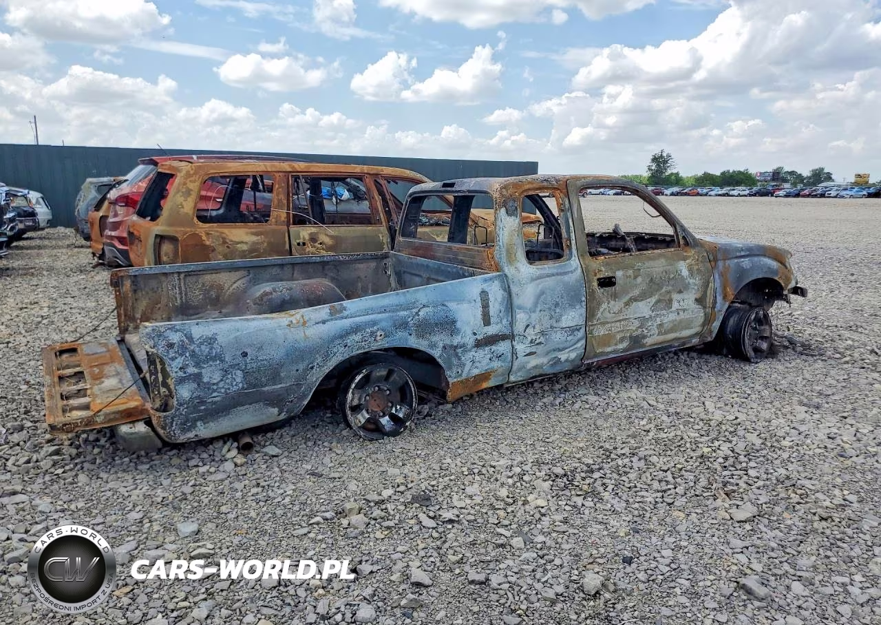 1999 Toyota Tacoma Xtracab VIN:4TAWN72N5XZ415944 - 3