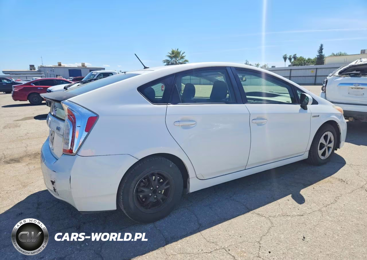 2015 Toyota Prius Two VIN:JTDKN3DU6F1911347 - 3