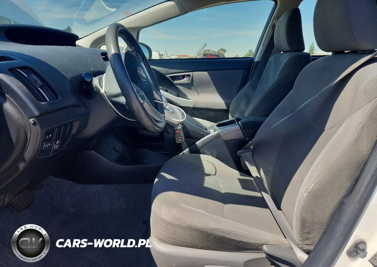2015 Toyota Prius Two VIN:JTDKN3DU6F1911347 - 7