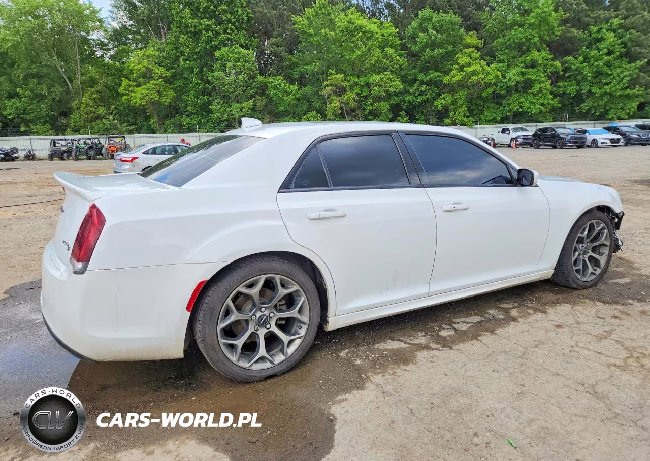 2018 Chrysler 300 S VIN:2C3CCABG3JH240035 - 3