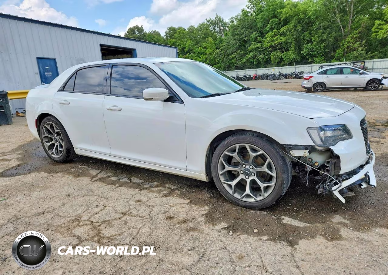 2018 Chrysler 300 S VIN:2C3CCABG3JH240035 - 4